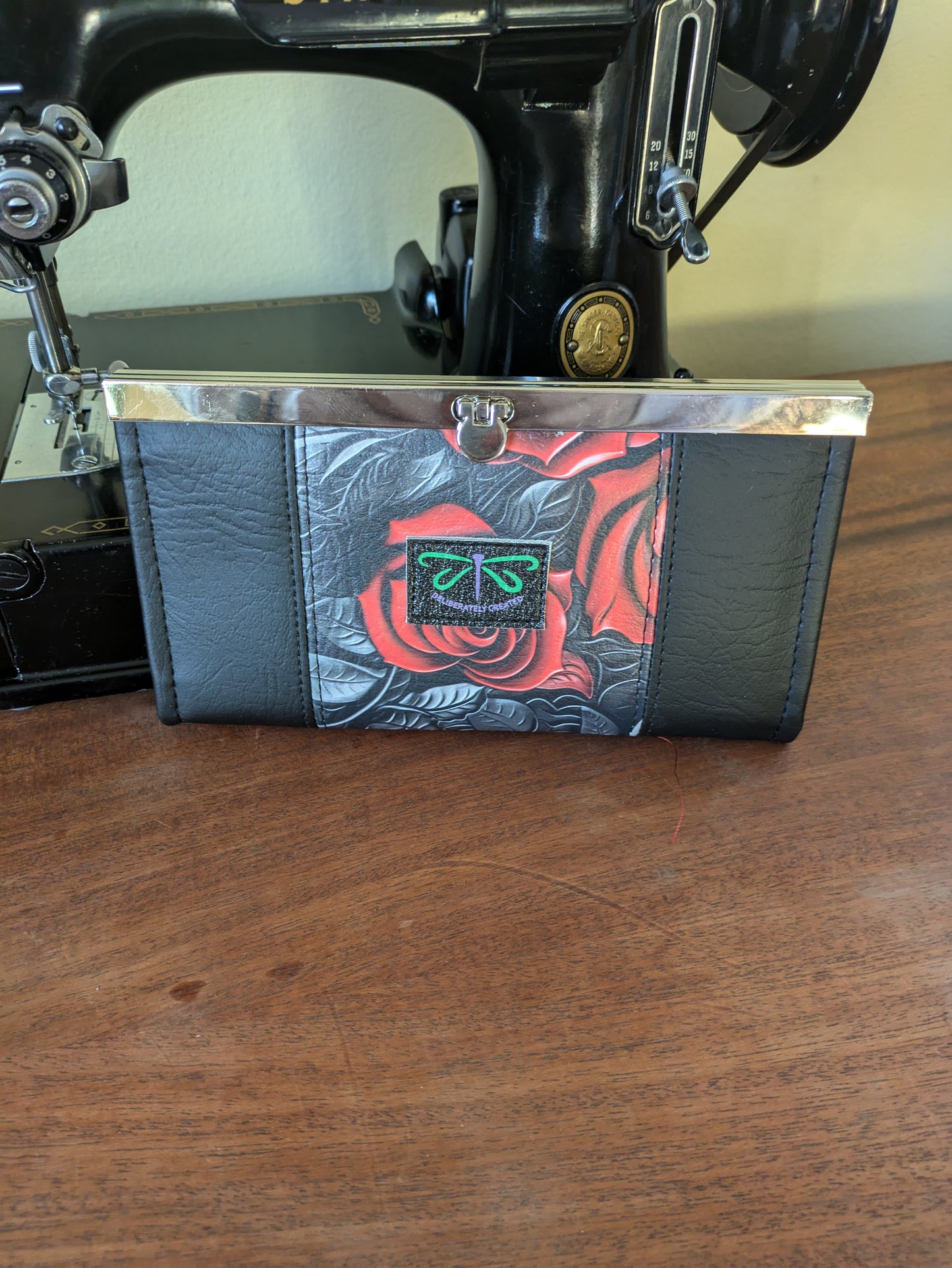 Clutch Wallet – Slim Handheld Wallet Purse with Card Slots & Pockets