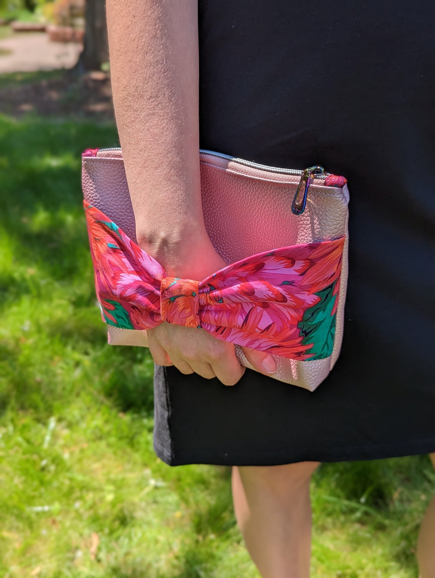 Betty Bow Clutch Bag – Small Evening Purse with Vintage Style